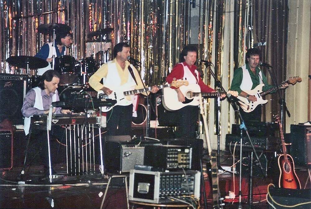 Artist-images - West Virginia c1990. L – R Eric Lloyd Brian Nicholls Arthur Thornhill Keith Thornhill Mike Brown. Photo by Leslie Rawcliffe